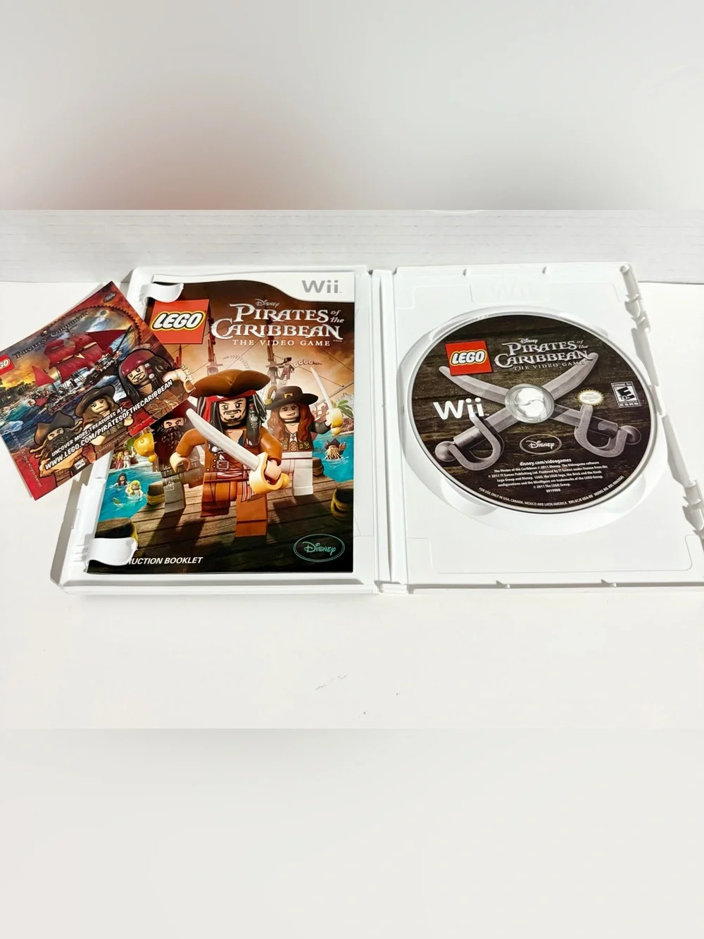 Wii LEGO Pirates of the Caribbean Nintendo 2011 Video Game Complete Manual Disc